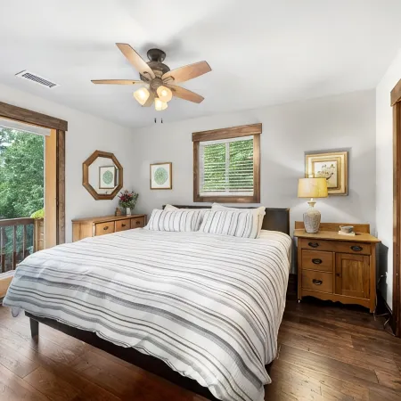 Great Location! Walk to Resort Amenities! Watch Golf from Deck! Pool Table!