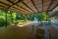 Albrook Inn - parking