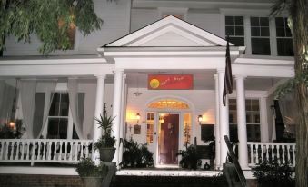 Inn Upon Moon River Plantation