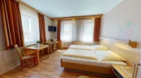 Hotel Rothenburger Hof Hotels in Steinsfeld