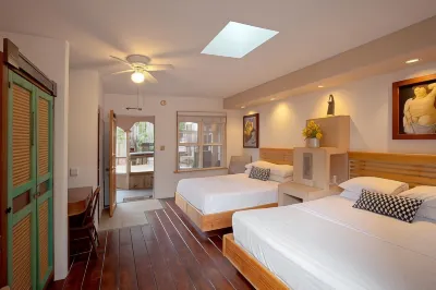 Les Artistes Inn Hotels in Solana Beach