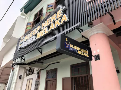 Sleep Here Hostel, Melaka  호텔