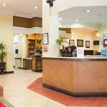 White Knight Hotel Intramuros Отели рядом с достопримечательностью «Кафедральный собор Манилы»