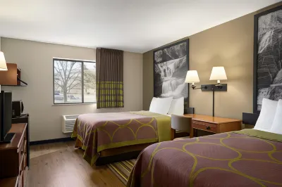 Super 8 by Wyndham Ithaca Các khách sạn gần Sagan Planet Walk