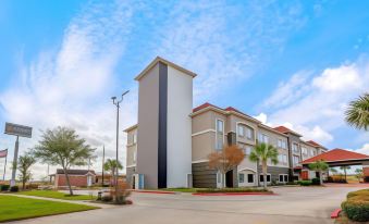 La Quinta Inn & Suites by Wyndham Deer Park