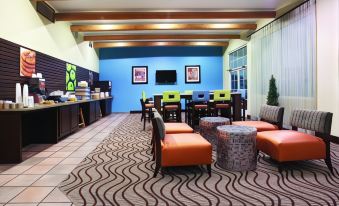 Days Inn & Suites by Wyndham Santa Rosa