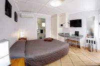 Bali Hi Motel Hotels in Tuncurry