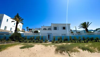 The Sea House Beach Front Villa with Pool Các khách sạn ở 