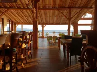 77 Sunset Plaza Hotels in Cisolok