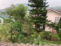 Vila 3 Bedroom Green Apple Aamaleeq Hotels in Sindangjaya