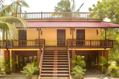 Big K Hostel Hotel dekat Bandar Udara Dewandaru