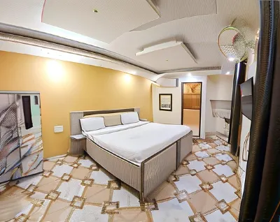 Roomshala 160 Hotel Red Hotel in zona Tomb of Azim Khan