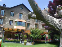 Hostal Vall d'Aneu by Arcas & Sambola