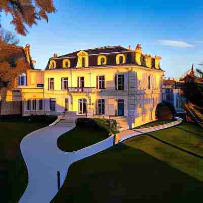 Hôtel Chais Monnet & Spa Hotel Exterior