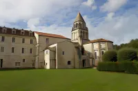 Les Chambres de l'Abbaye Hotels in Chaniers