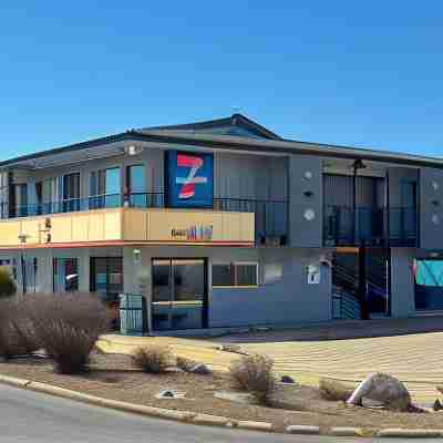 Super 7 Motel Hotel Exterior