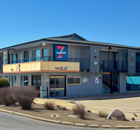 Super 7 Motel