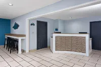 Days Inn & Suites by Wyndham Sellersburg - Wifi