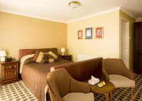 Raven Hotel by Greene King Inns Hotels in Hook
