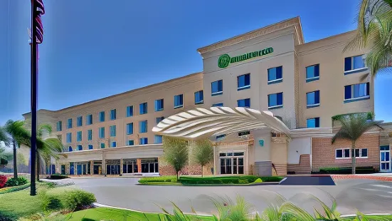 Holiday Inn & Suites Bakersfield