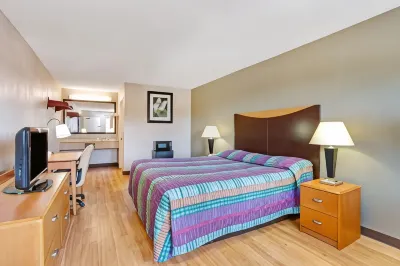 Super 8 by Wyndham Fredericksburg Отели в г. Хартвуд
