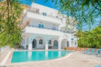 Matala Hostel - Pools