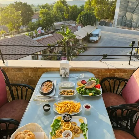 Rebetika Hotel & Bistro