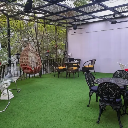 Rose Palace Hotel, Gulberg