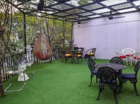 Rose Palace Hotel, Gulberg