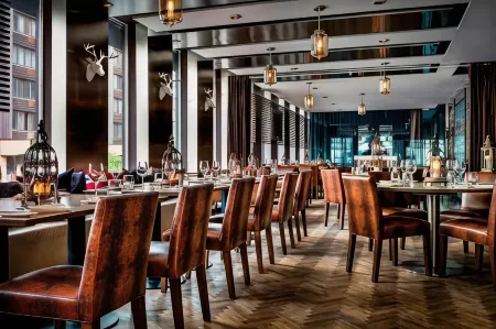 Sens Høtel Отели рядом с достопримечательностью «Centre for Structural and Functional Genomics»