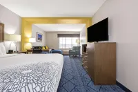 La Quinta Inn & Suites by Wyndham NE Long Beach/Cypress Hotels in Hawaiian Gardens