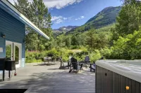 The Alyeska View: Base of Alyeska with a Hot Tub!