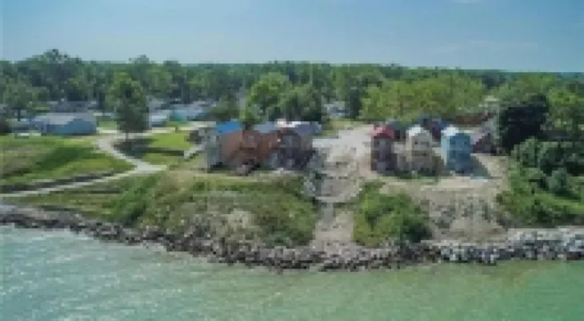 Lazy Bear Cabin in between Geneva-on-the-Lake and the Historic Ashtabula Harbor