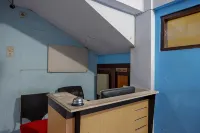 Pineapple Mansion Solo Mitra RedDoorz Near RS Jih Solo Hotels in Laweyan