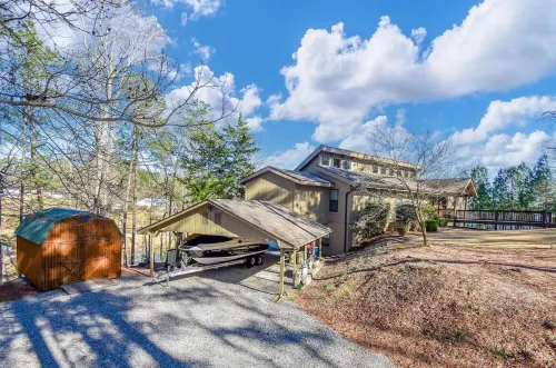 Luxury Lakehouse! Sleeps 15, Pets Welcome!