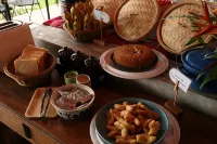 Anurak Lodge - 朝食