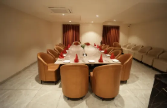 RadhaMangal Colors Inn Hotels in Yavatmal