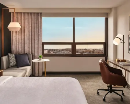 科勒爾維爾假日酒店 - 愛荷華市 科拉爾維爾酒店