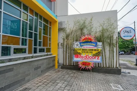 Sans Hotel Good Wish Semarang Отели рядом с Аэропорт Ачмад Уани