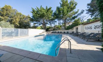 Hôtel la Garrigue & Bar Piscine
