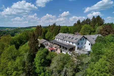 Landhotel Karrenberg Отели в г. Обер-Костенц