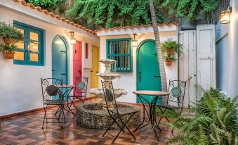 Colonial 154 H Boutique