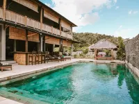 Baha Baha Villas West Sumbawa - Free Yoga Class, Gym Daily Included for Guest - Fast Wifi Starlink Hotels in Sekongkang