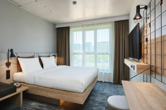 Moxy Warsaw City Hotel a 