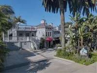 Pelican Cove Inn Hotels near Tamarack Surf Beach