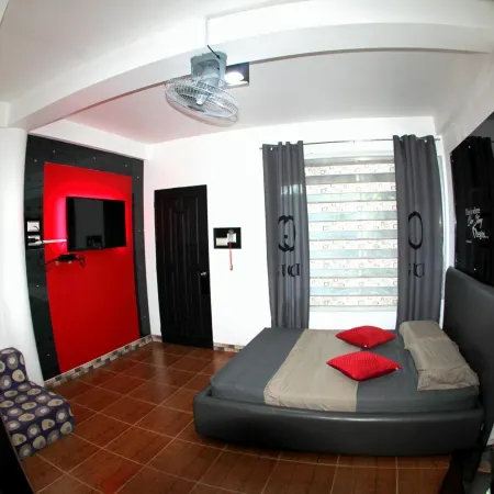 Micky Santoro Hotel & Restaurant