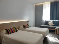 Centre Esplai Albergue Hotels in El Prat de Llobregat