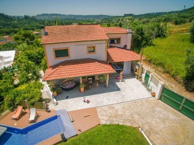 Quinta do Guerra, Villa with private pool, jacuzzi and tennis court.  호텔