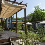 R Garden - Balcony
