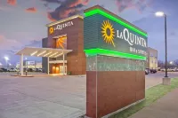 La Quinta Inn & Suites by Wyndham Ponca City Hotel di McCord